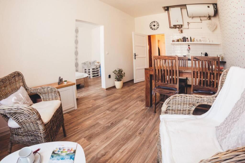 Stylovy Apartman V Centru Nachoda Exterior foto